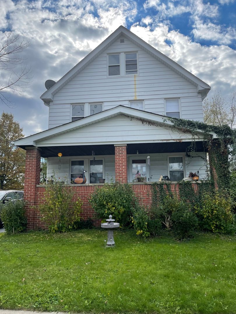 Euclid Apartment: 20664 Miller Ave