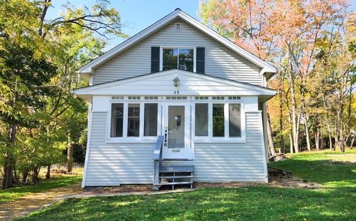 Spacious Bedford Home with Comfortable Living Areas – photo 1