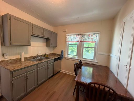 Spacious Shaker Heights Rental. Don't Miss Your Chance! – photo 1