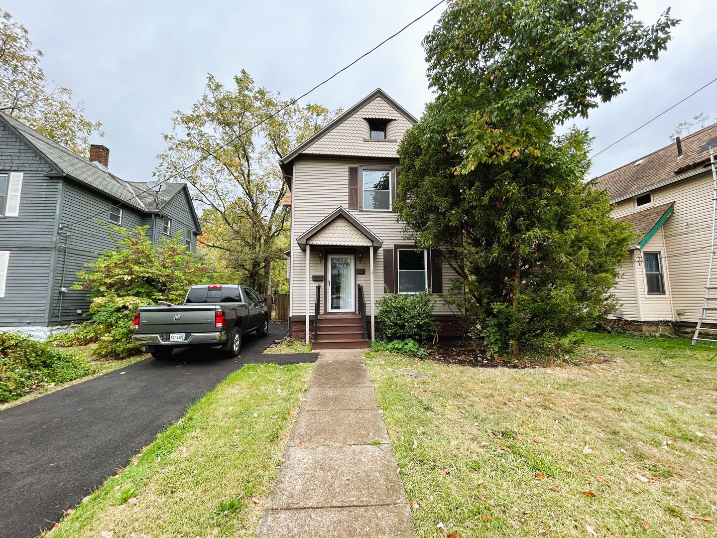 Euclid House: 1551 E 212th St