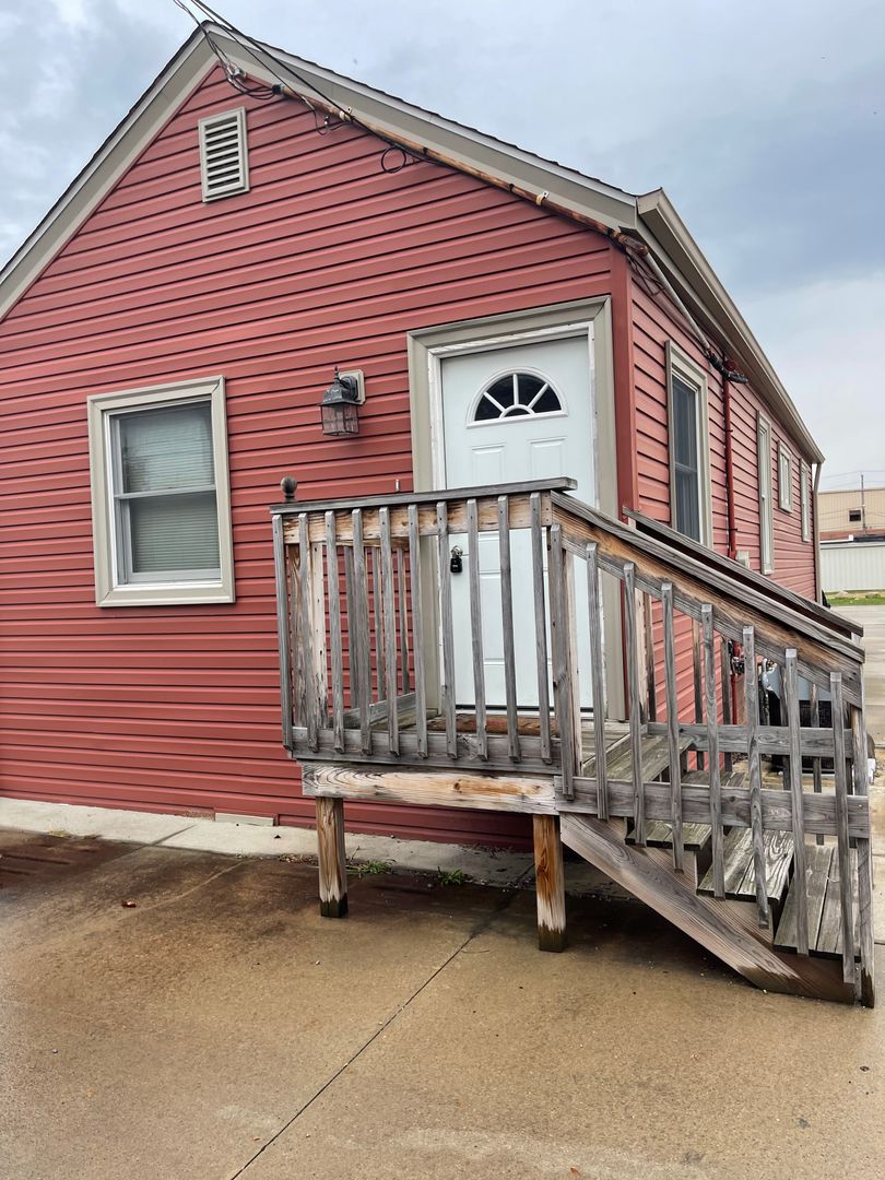 Willoughby Apartment: 37939 Vine St