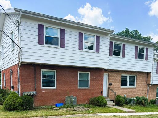 Spacious Apartments in Akron's Desirable Neighborhood – photo 1