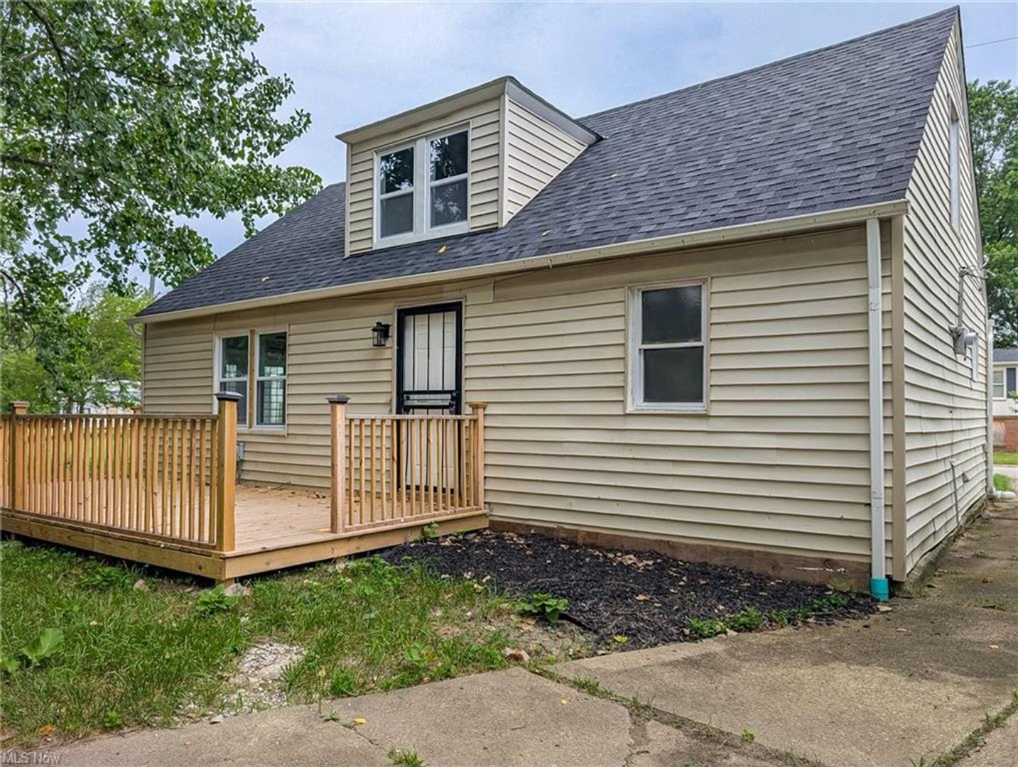 Cleveland House: 14817 Naples Ave