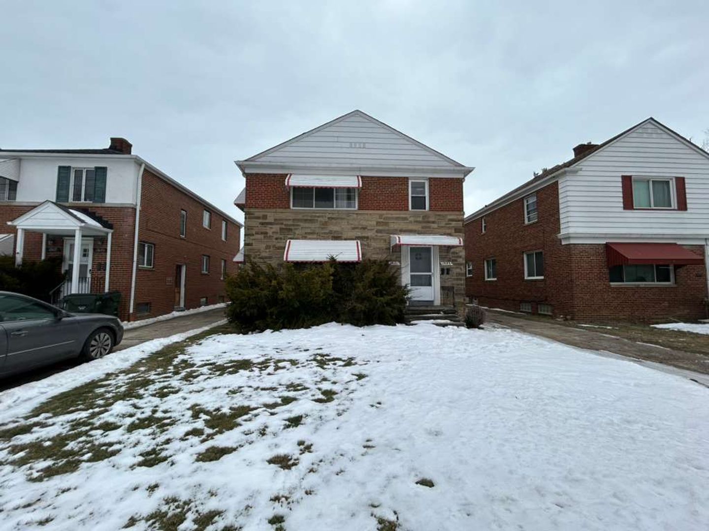 Cleveland Apartment: 19181 Lakeshore Boulevard