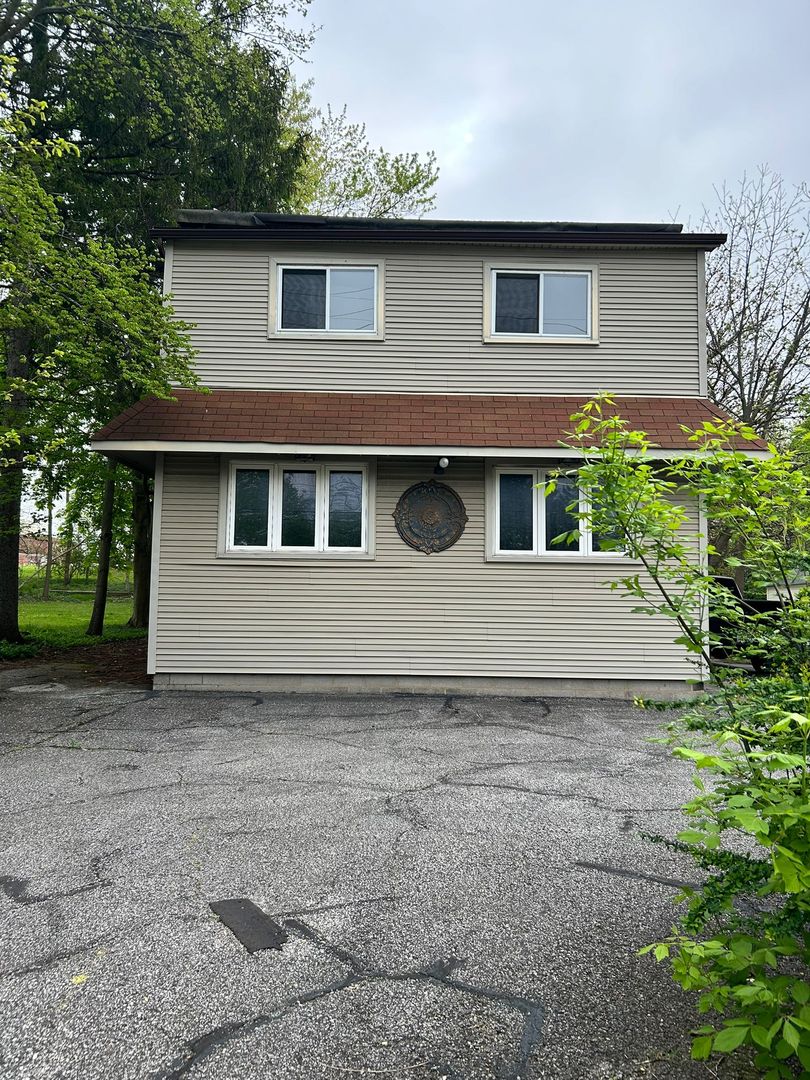 Bedford Apartment: 46 Center Rd