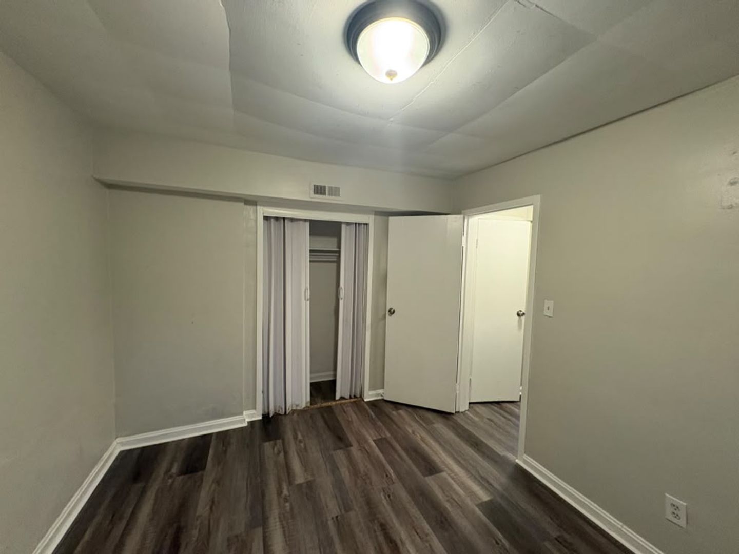 Euclid Apartment: 274 E 244th Street