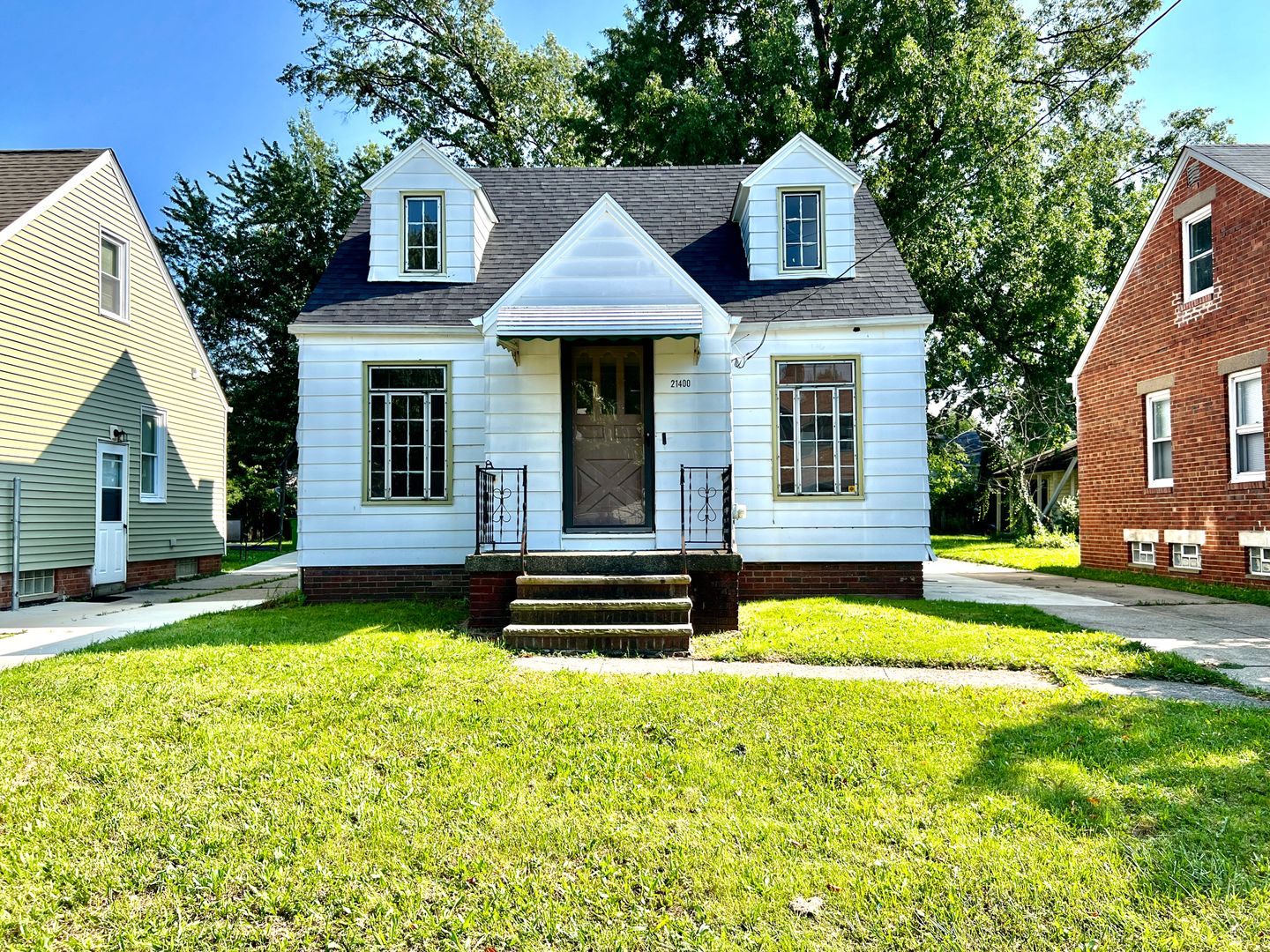 Euclid House: 21400 Goller Ave