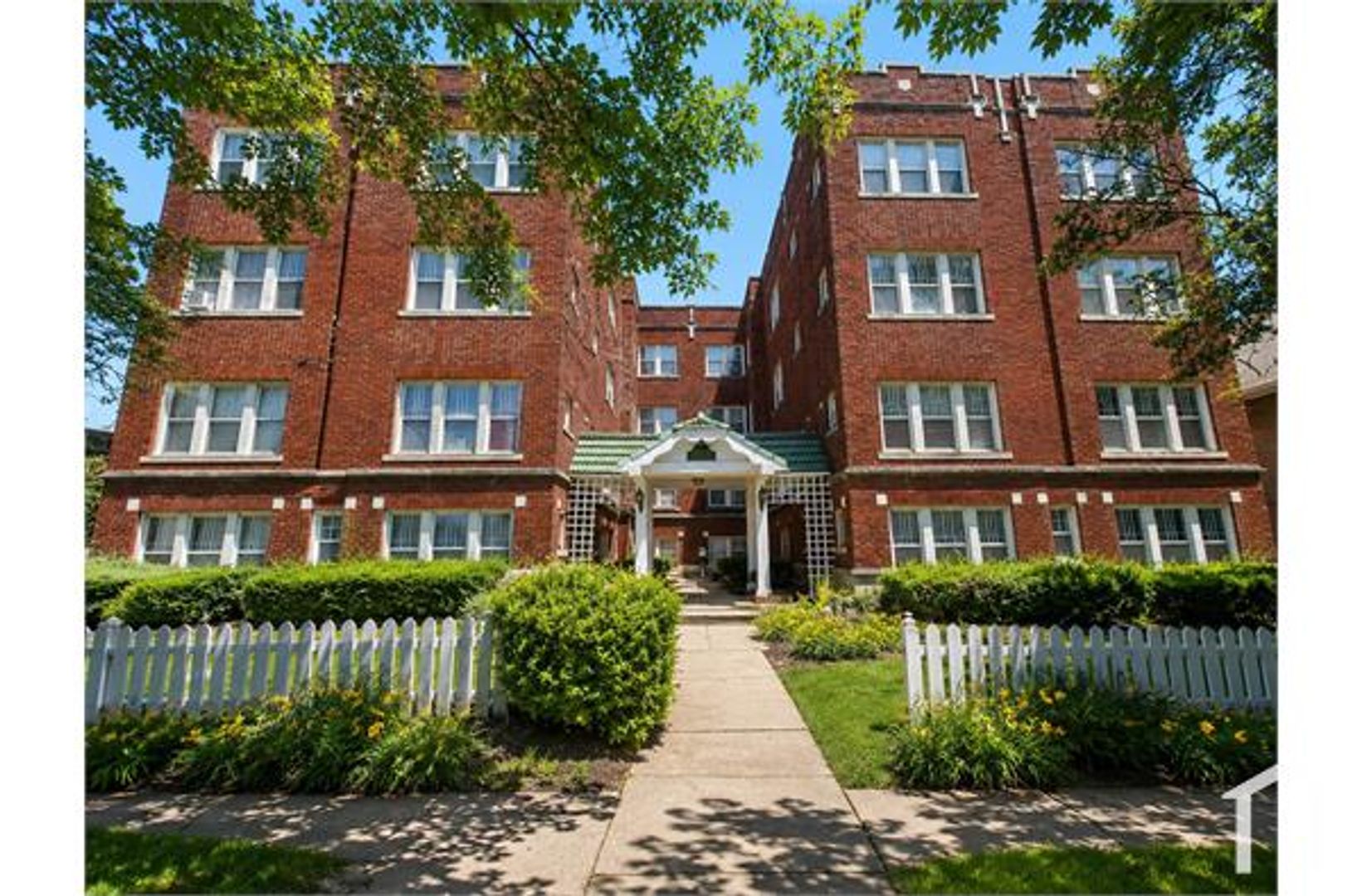 Cleveland Heights Apartment: 14174 Superior Rd