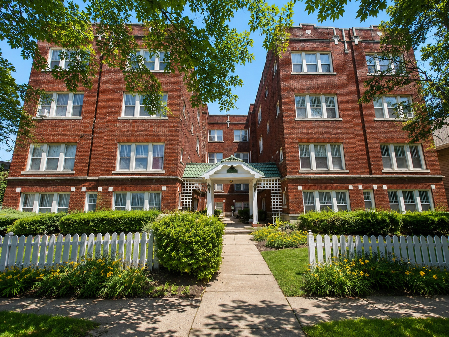 Cleveland Heights Apartment: 14174 Superior Rd