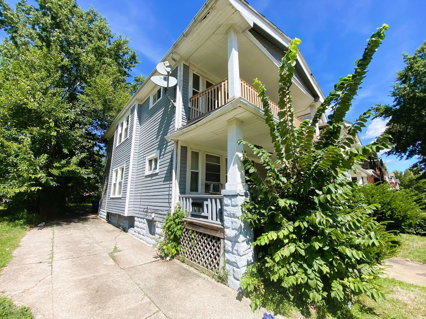 Cleveland Apartment: 9905 Lamontier Avenue