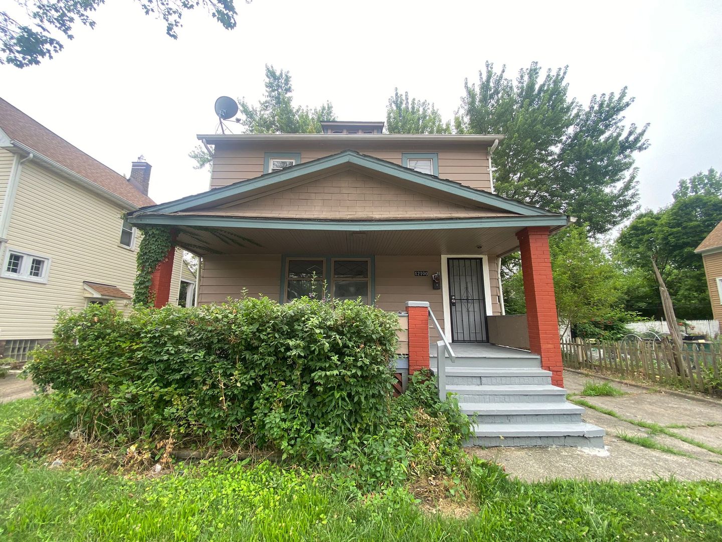 Cleveland House: 12100 PARKHILL AVE