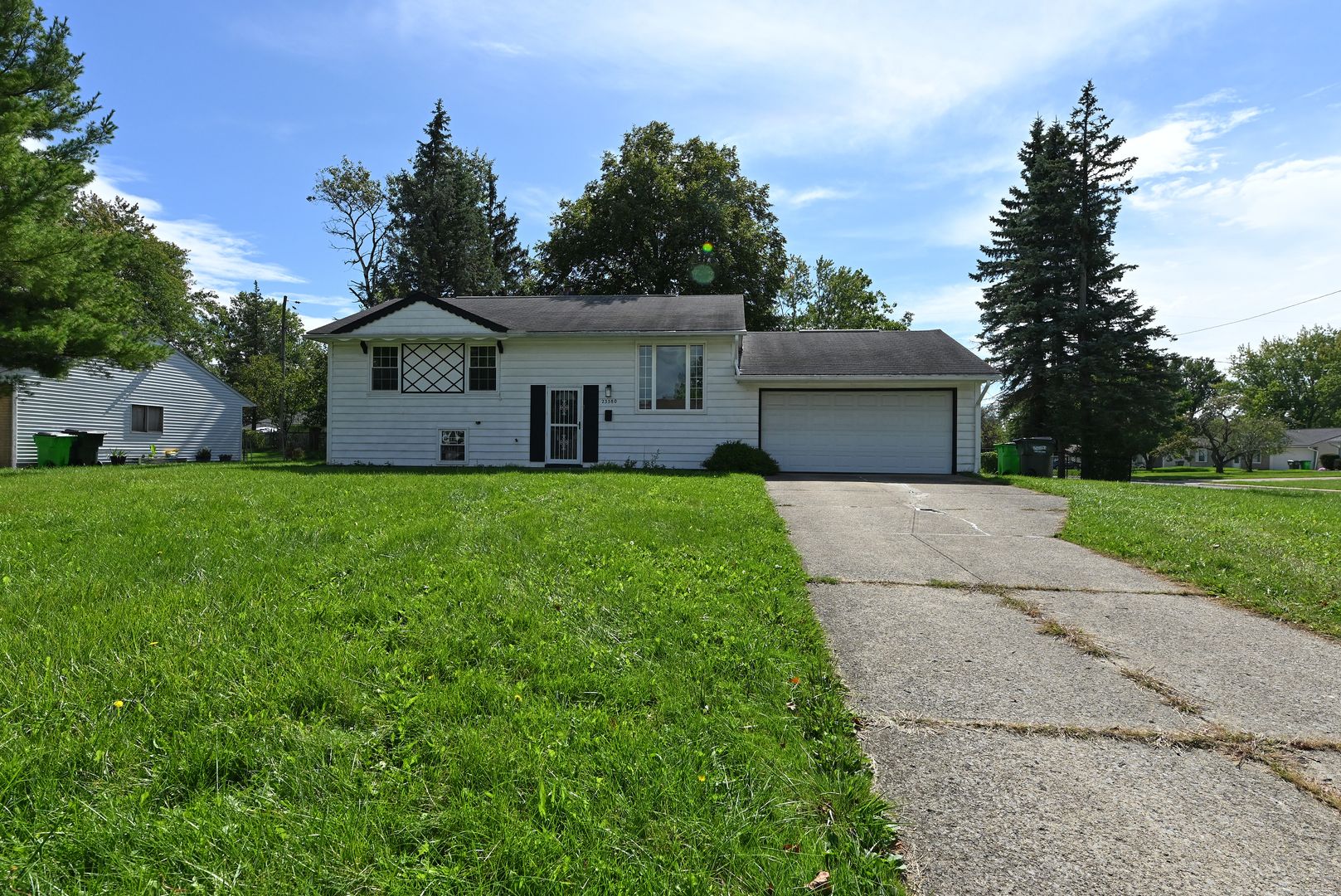 Bedford Heights House: 23580 Comstock Rd