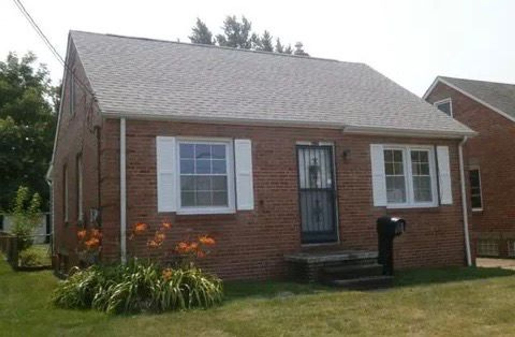 Wickliffe House: 29964 Robert St