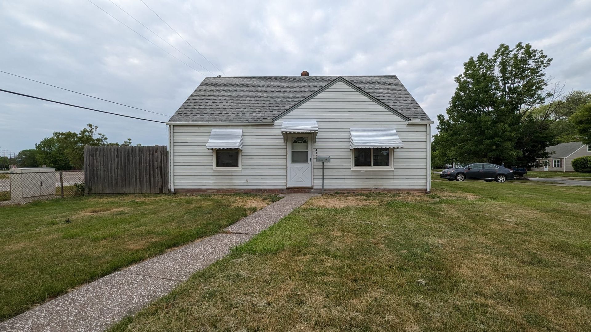 Euclid House: 465 Babbitt Rd