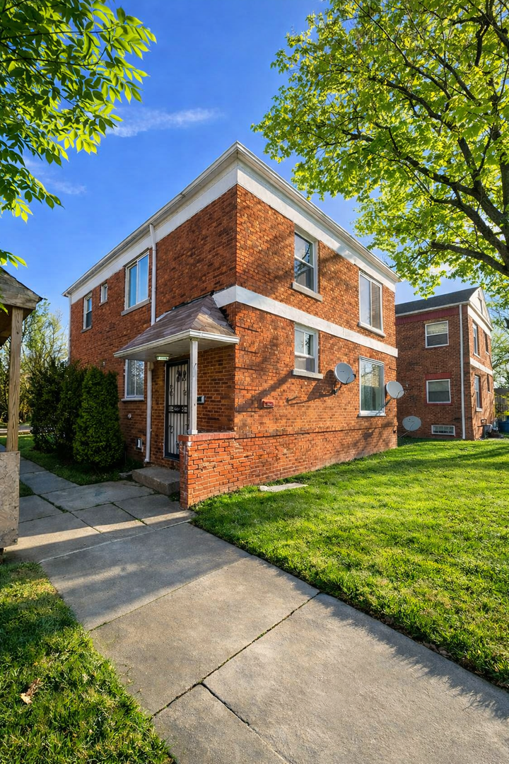 Cleveland Apartment: 18015 Harvard Ave