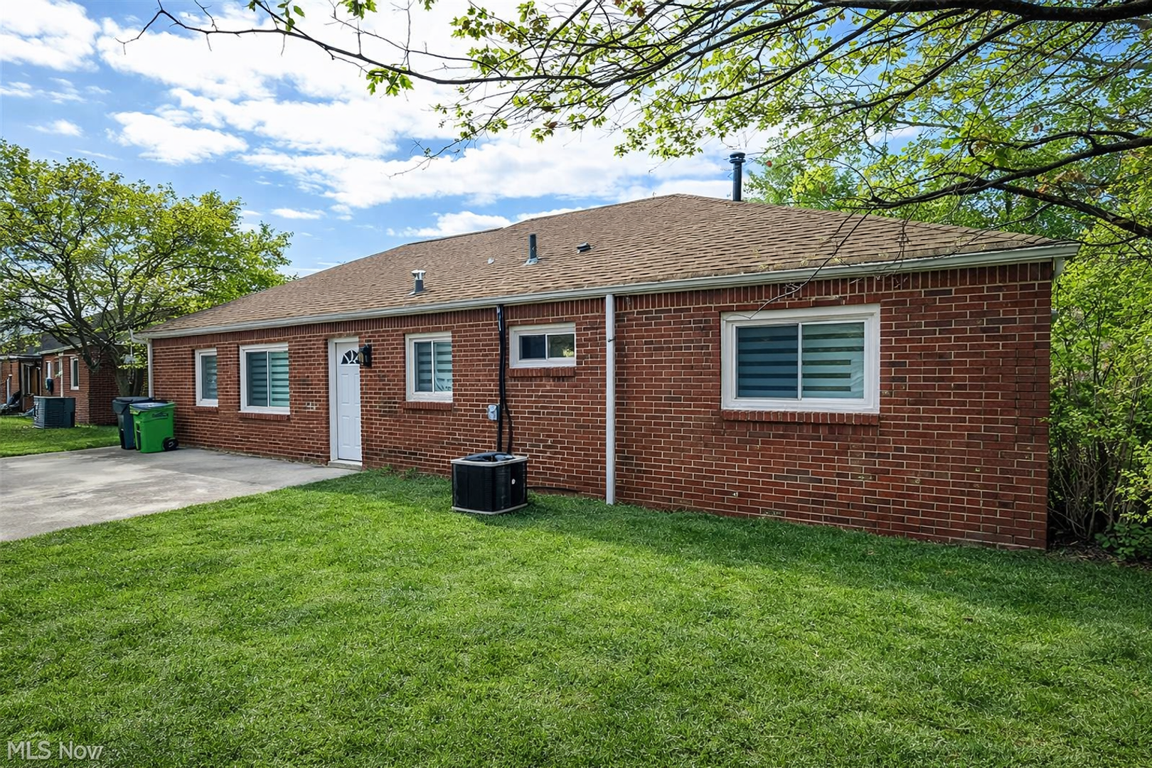 Euclid House: 591 Hemlock Road