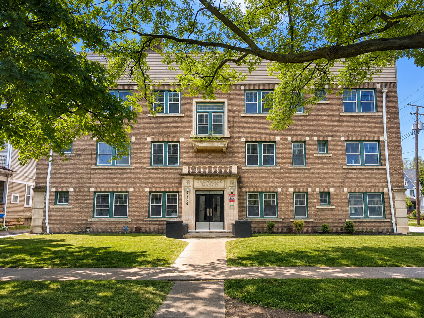 Cleveland Apartment: 3209 Archwood Avenue/3773 West 33rd Street