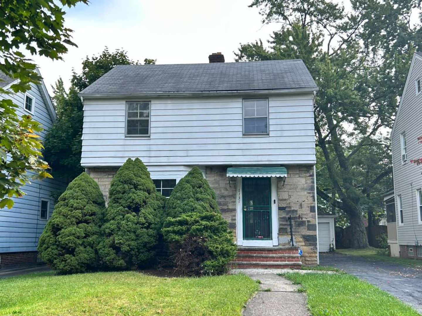 Cleveland Heights House: 1131 Quilliams Rd