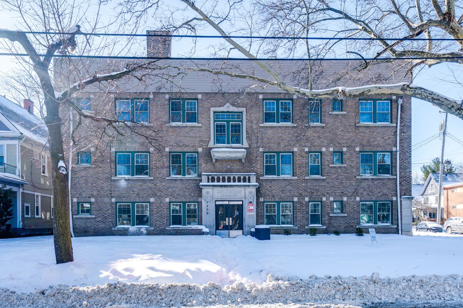 Cleveland Apartment: 3209 Archwood Ave/3773 West 33rd St