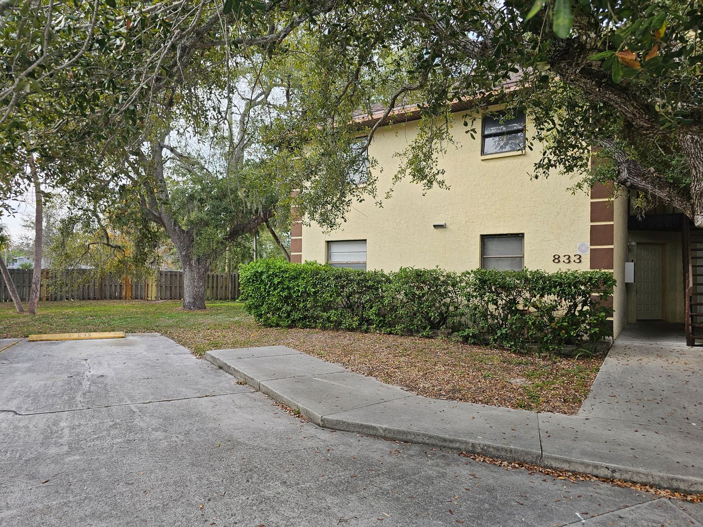 Sarasota House: 833 Mecca Dr.