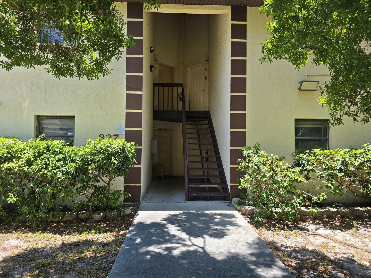 Sarasota House: 827 Mecca Dr.