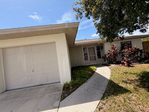 Fully remodeled 2/2 with Garage – photo 1