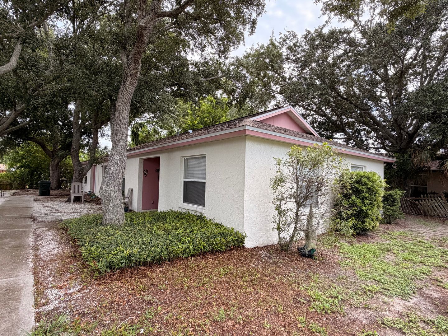 Sarasota Apartment: 1935 Livingstone St