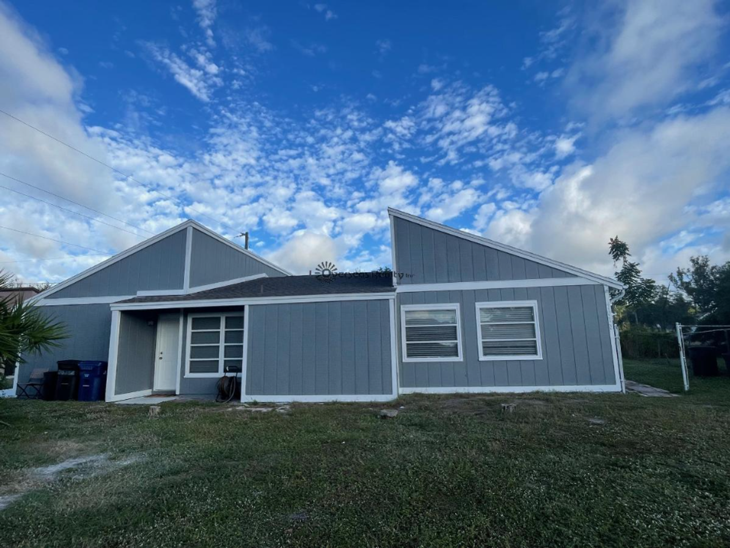 Sarasota Apartment: 7011 & 7013 Brentford Rd