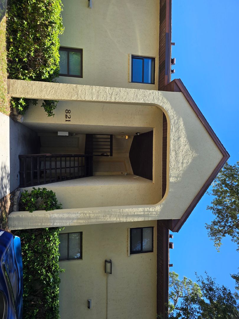 Sarasota House: 821 Mecca Dr.
