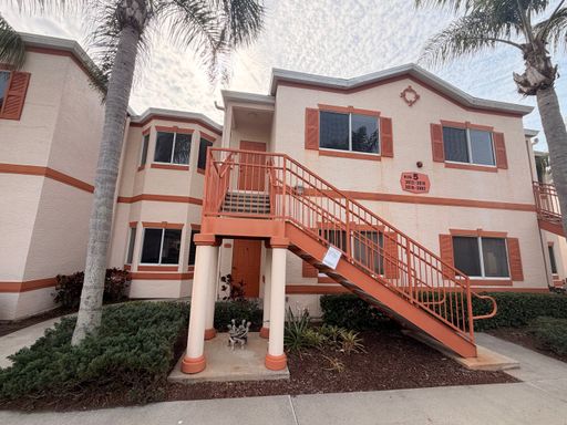 Remodeled 2/2 Upstairs Condo – photo 1