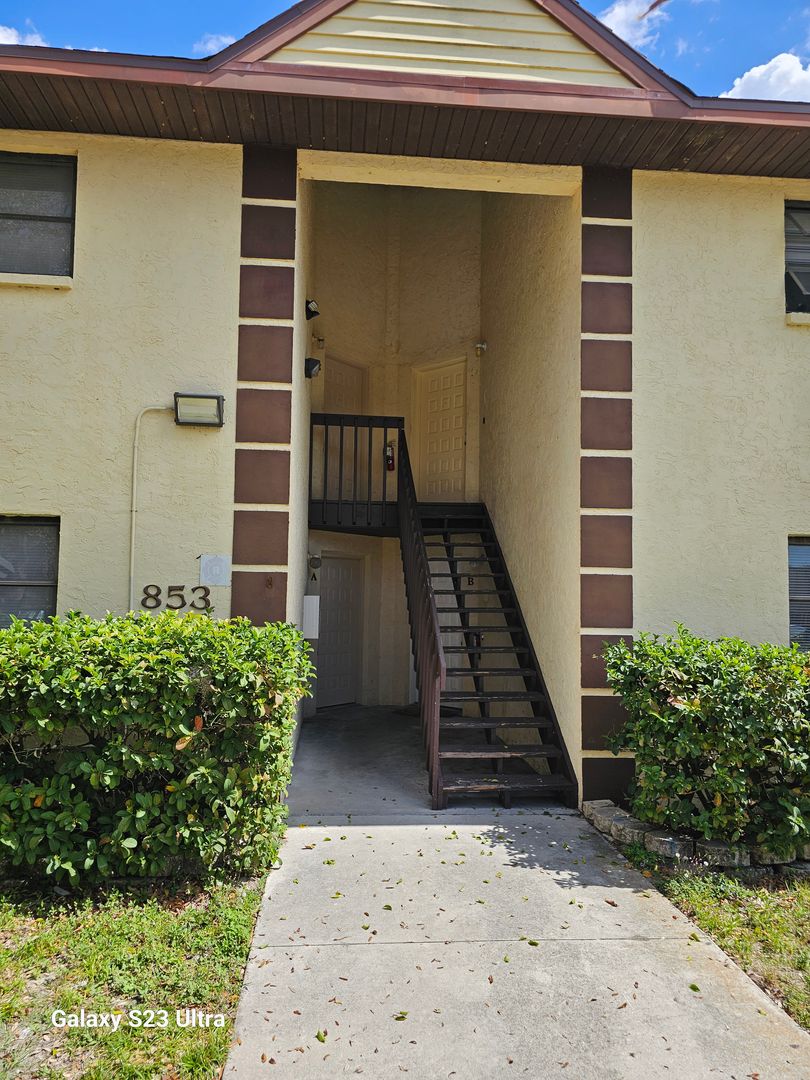 Sarasota House: 853 Mecca Dr.