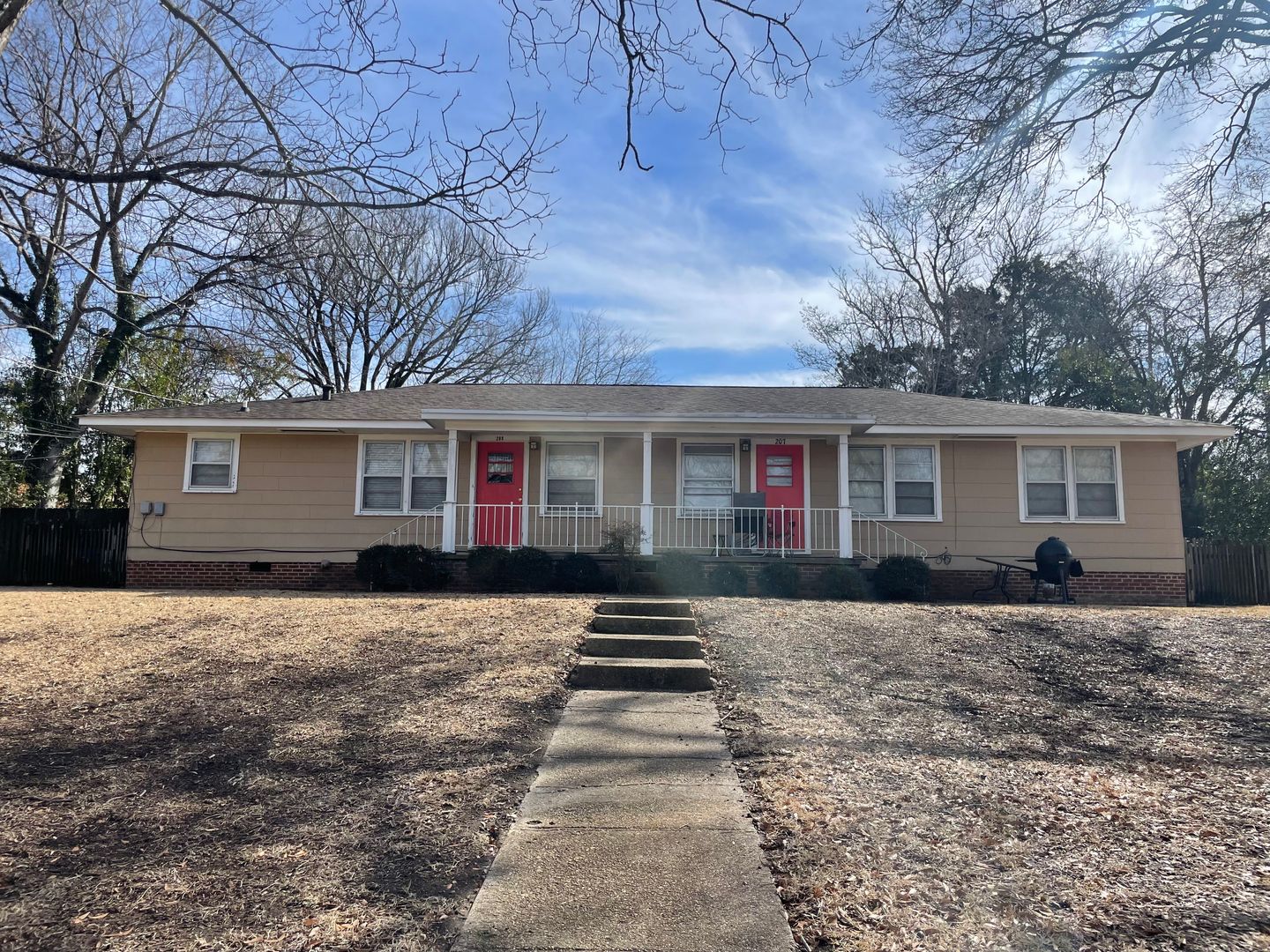 Starkville Apartment: Len Lew