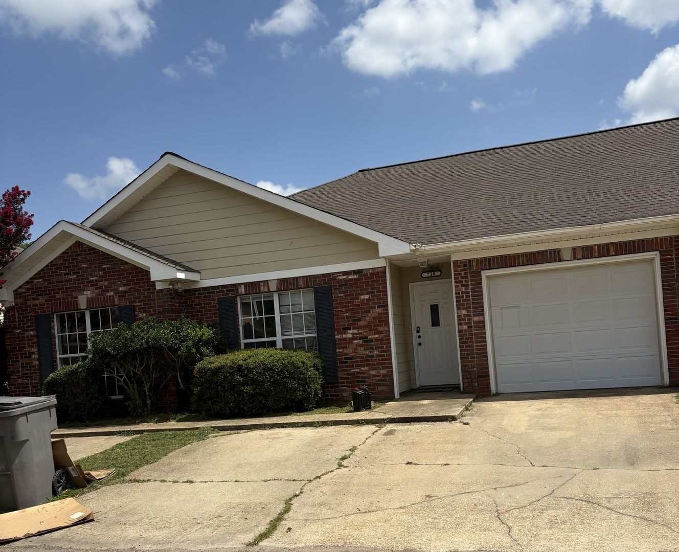 Starkville Apartment: Kirkcauldy Dr
