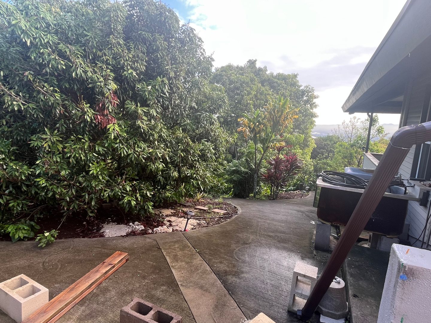Wailuku House: 498 Polulani dr.