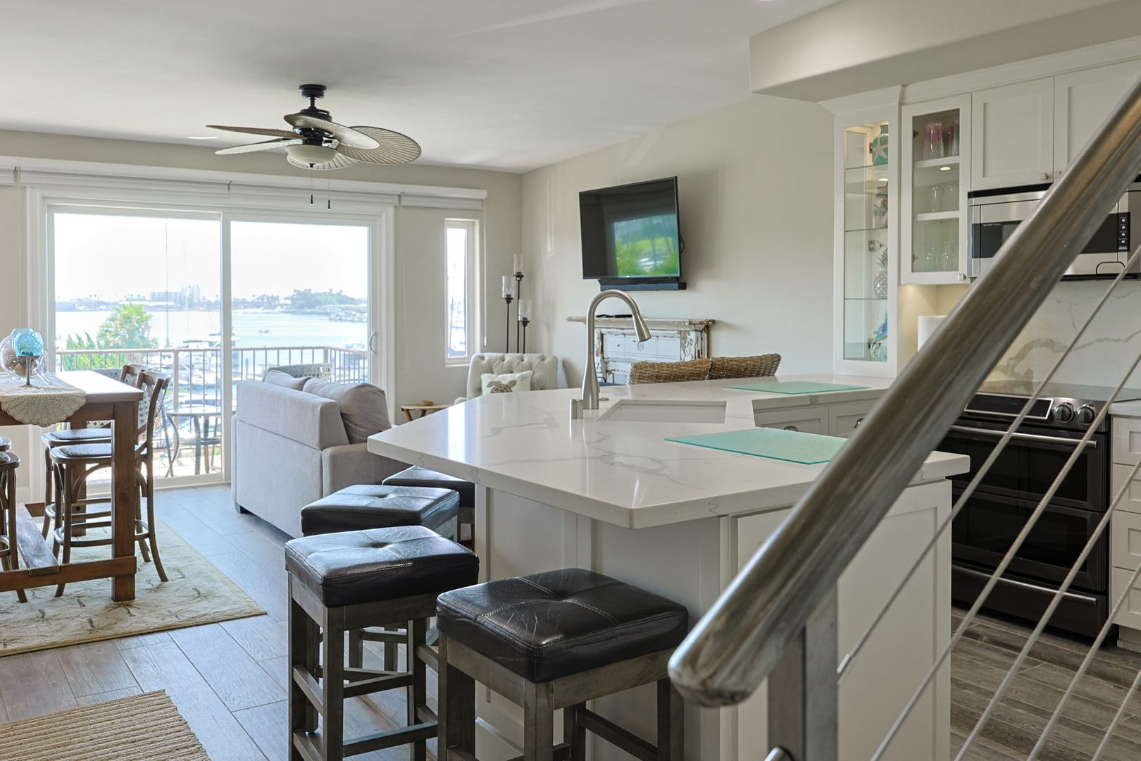Coronado House: 1609 Glorietta Blvd