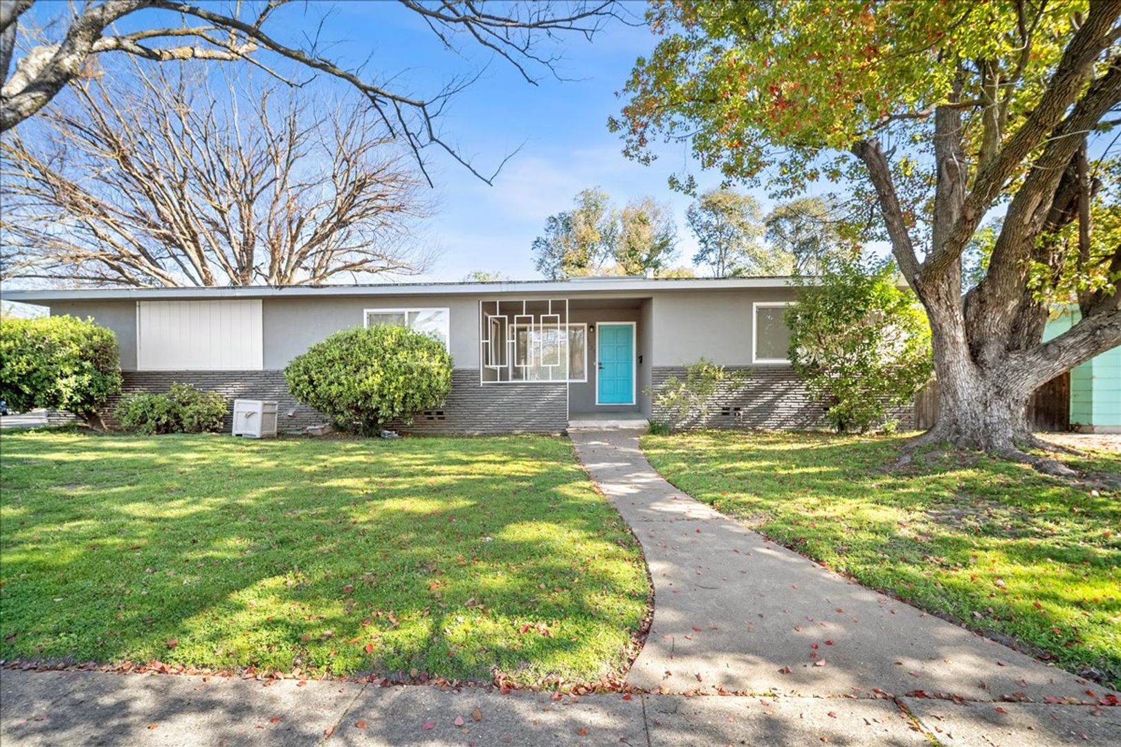 Sacramento House: 1135 27th Ave