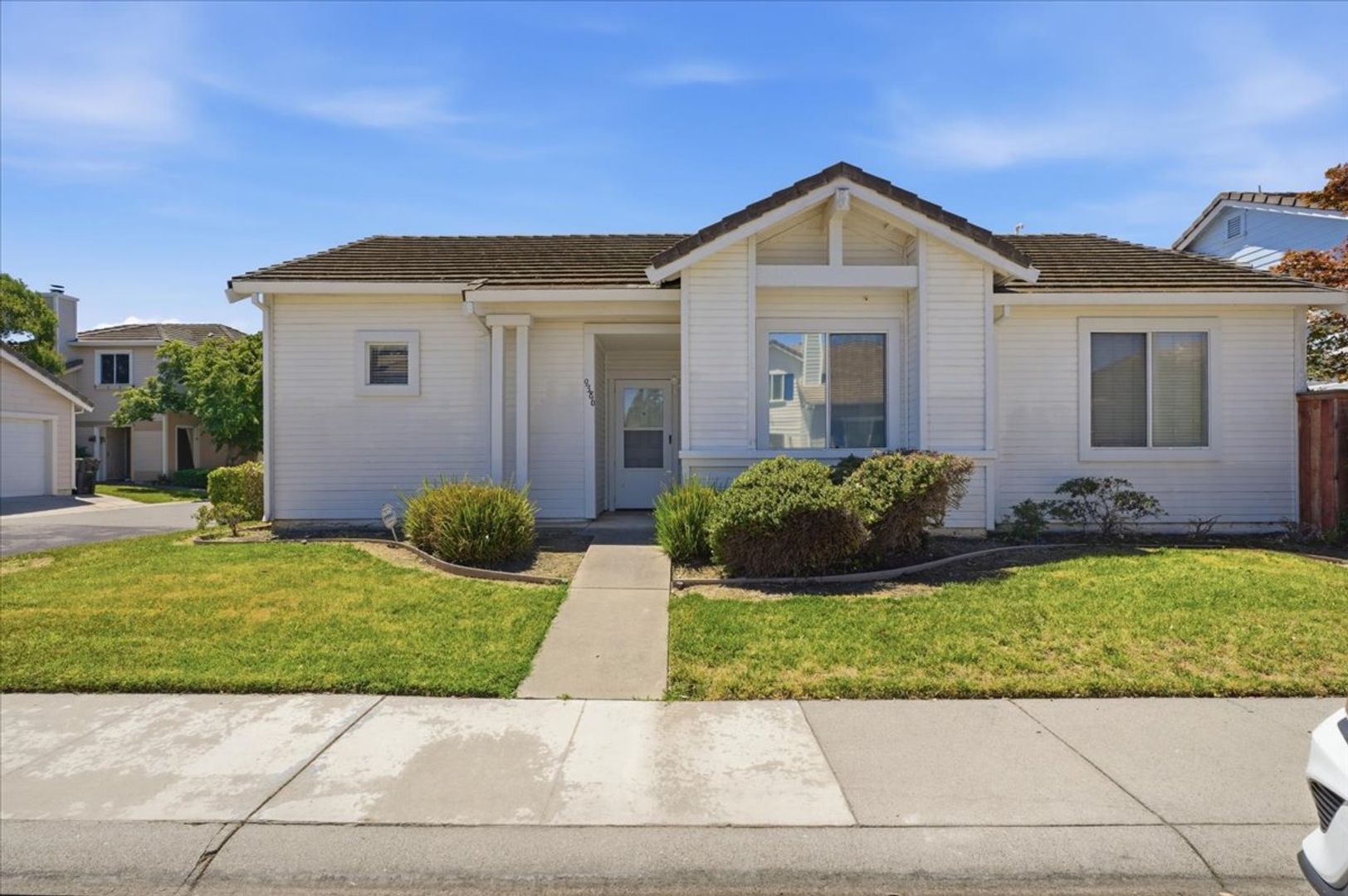 Elk Grove House: 9386 Laguna Pointe Way