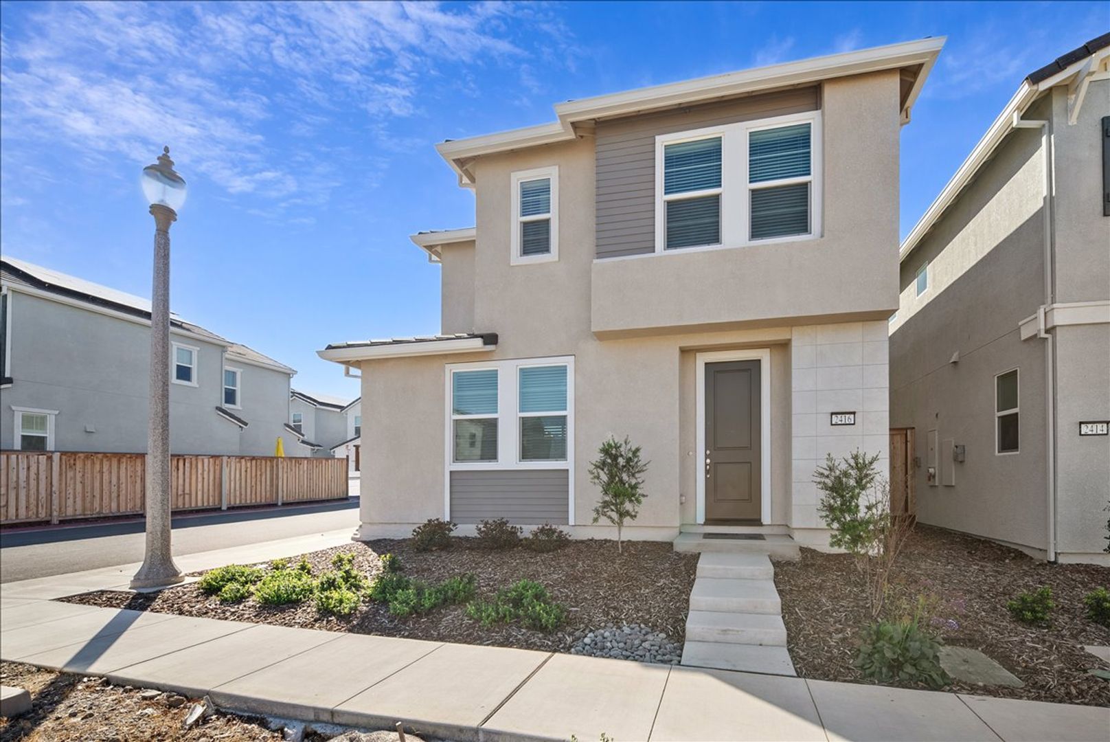 Lincoln House: 2416 Interstellar Ln