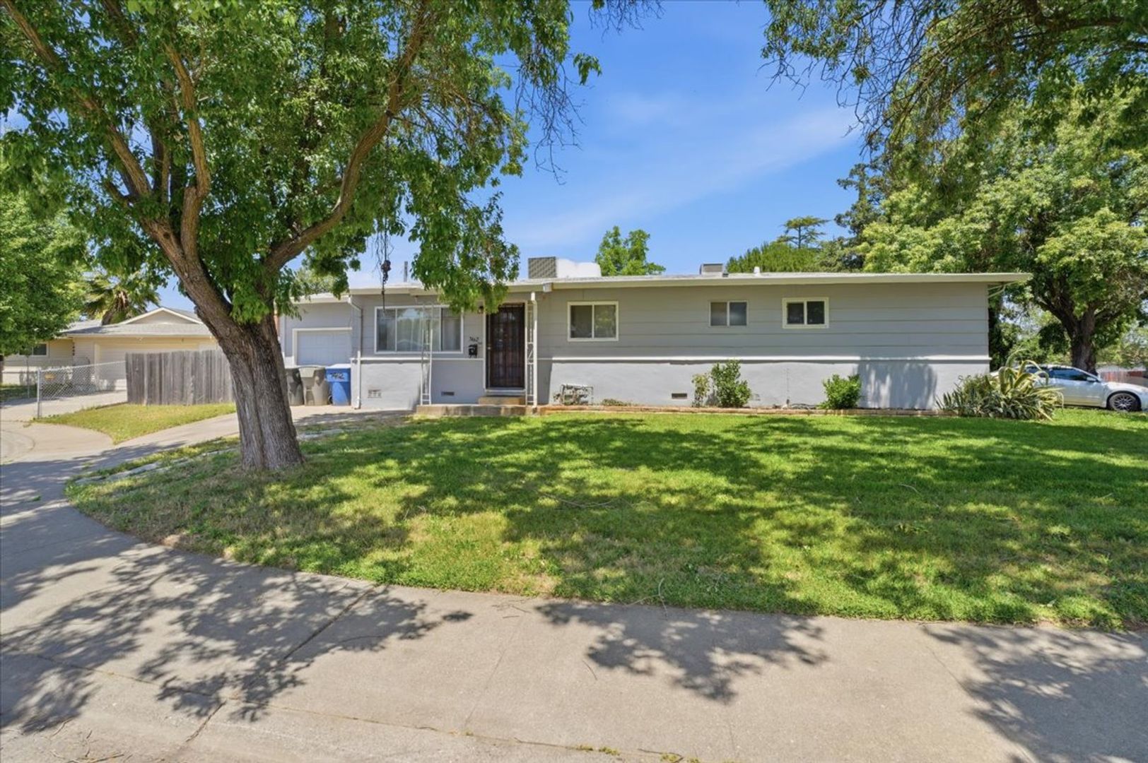 Sacramento Multiplex: 7458 / 7462 21st St