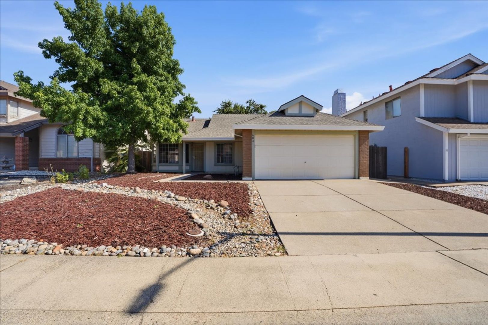 Roseville House: 604 Hovey Way