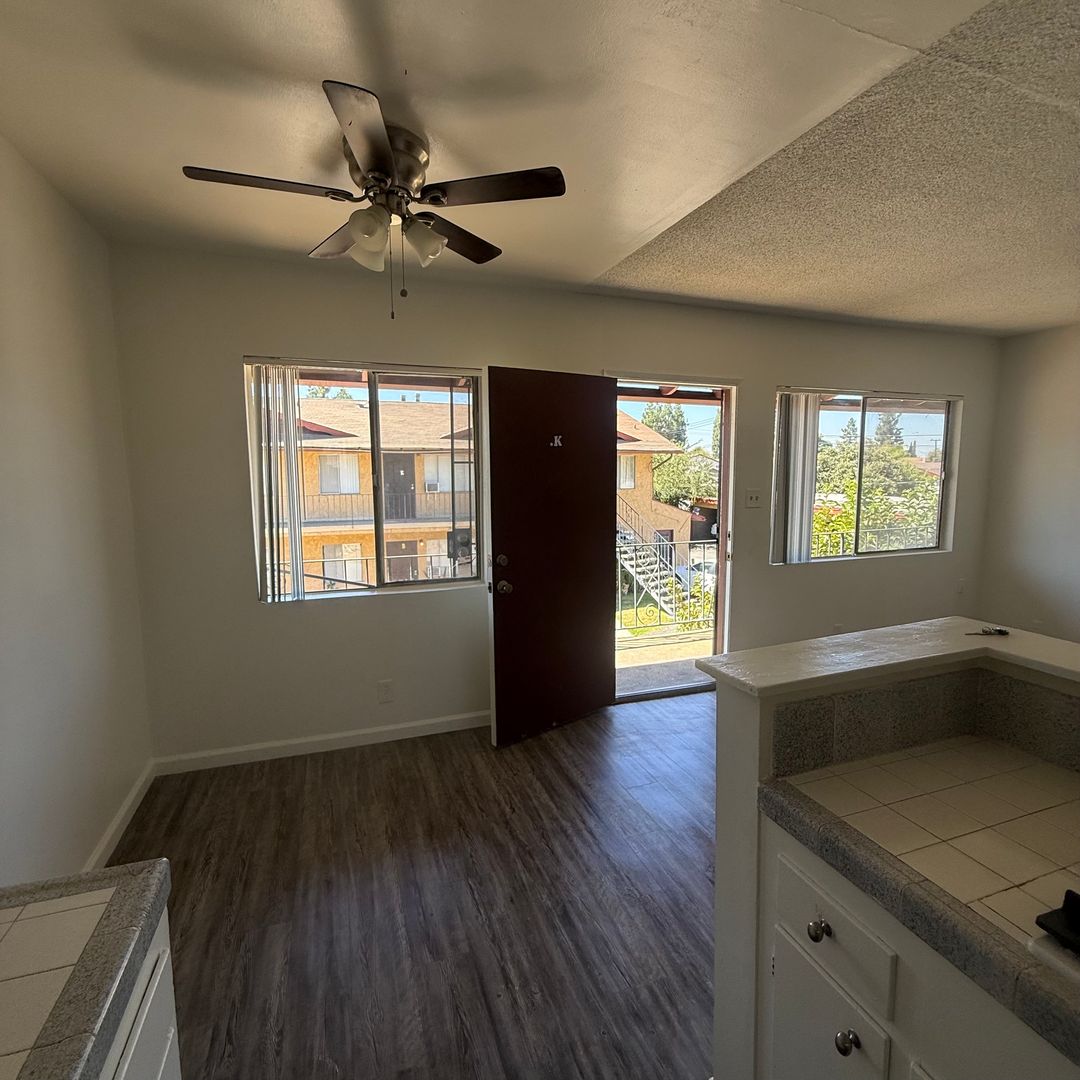 Baldwin Park Apartment: 3915- 3921 Center St.