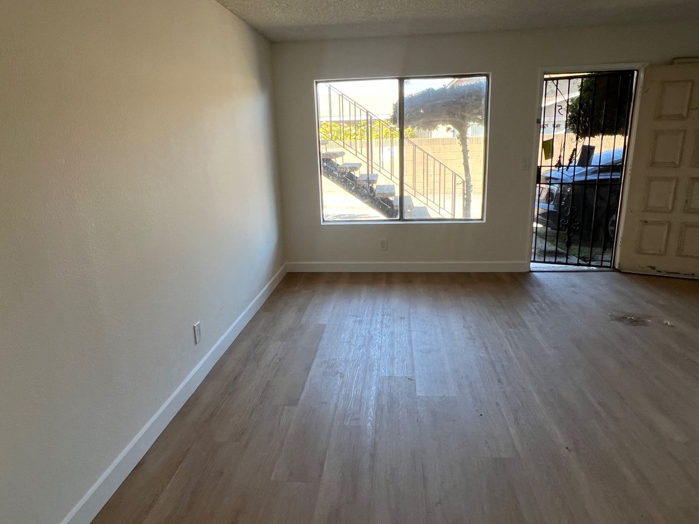 Bellflower Apartment: 15735 Blaine Ave.