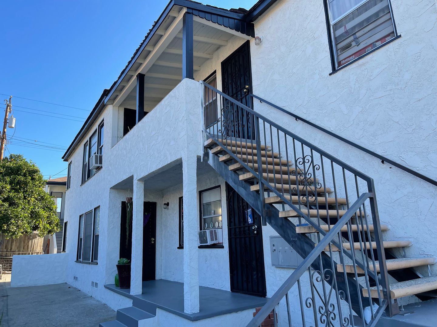 Los Angeles Apartment: 5847- 5851 1/2 Via Corona St.