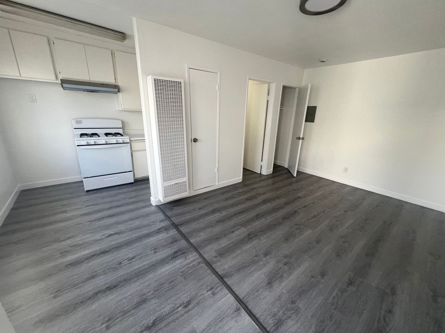 Los Angeles Apartment: 637-641 S McDonnell Ave.