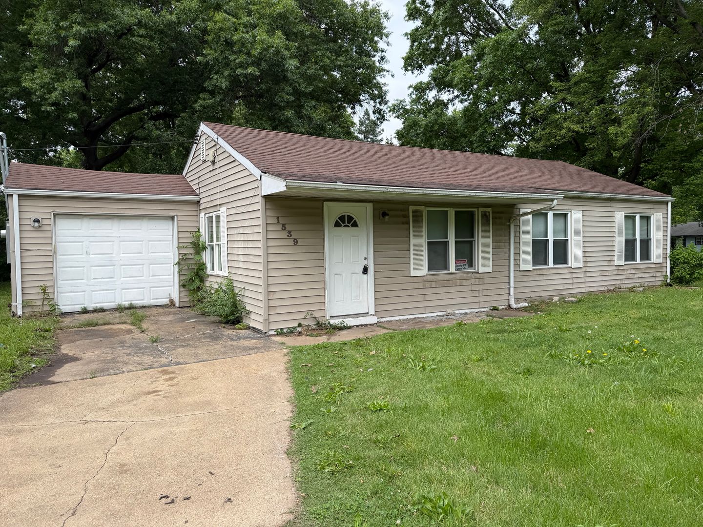 St Louis House: 1539 Trampe Ave