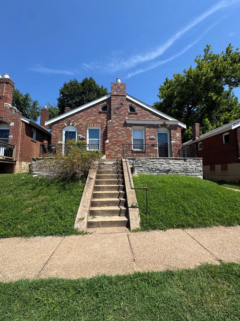 St. Louis Townhome: 6453 Hoffmann Ave