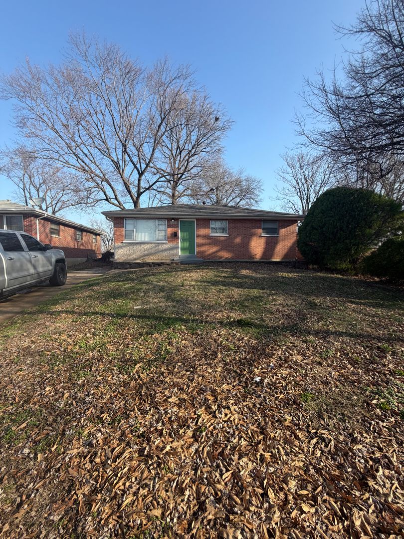 St. Louis House: 9065 Bobb Ave