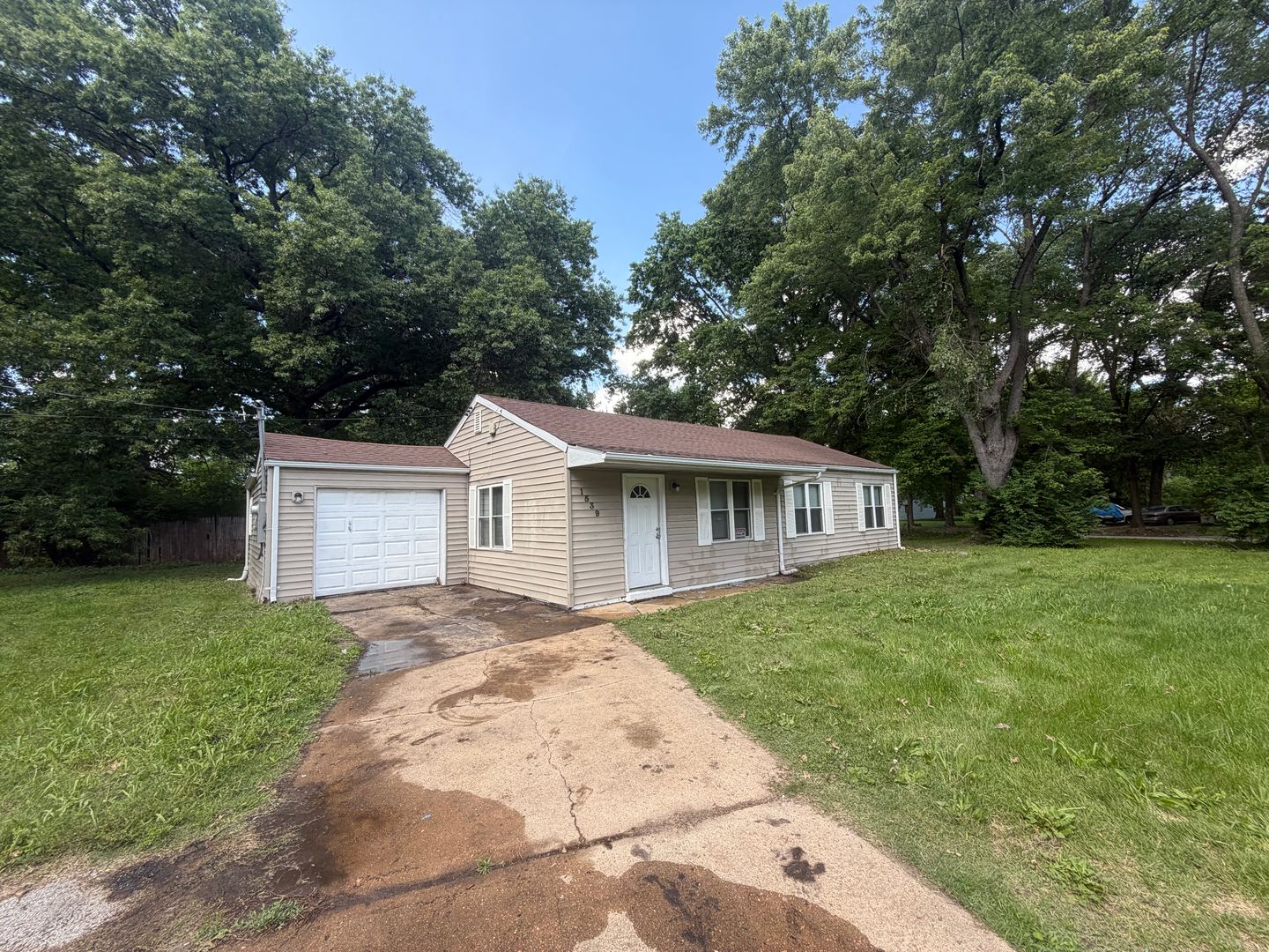 St Louis House: 1539 Trampe Ave