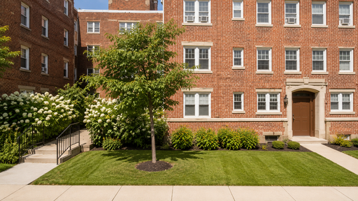 Bright Studio Steps to Quincy Center – Huge Walk-In Closet, Heat & Hot Water Included!