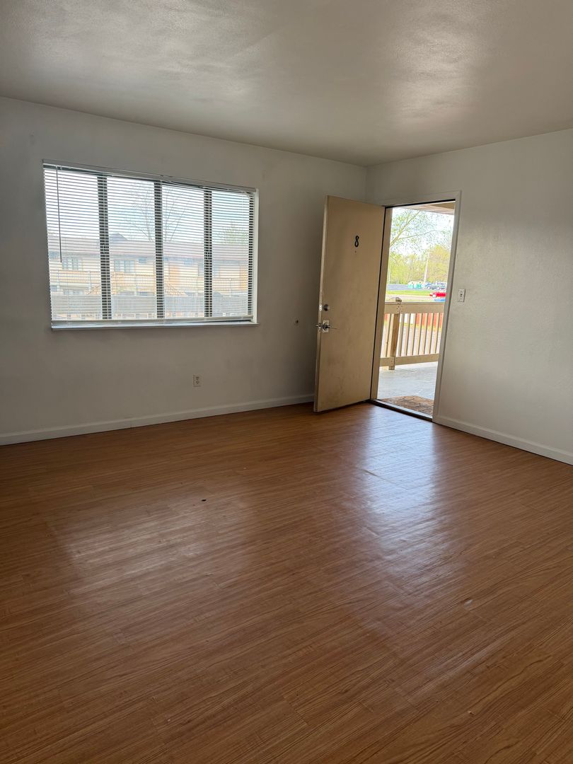 Belleville Apartment: 104 N. 27th St.